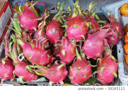 Dragon fruit on market stand, Vietnam 38165111