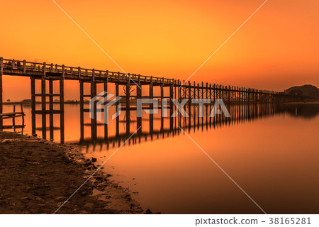 Sunset over the U Bein Bridge in Myanmar 38165281
