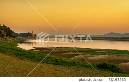 Sunset above Irrawaddy river in Bagan 38165283
