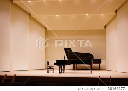 鋼琴在舞台上 鋼琴在舞台上 38166277