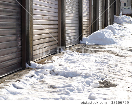 Afternoon street corner with snow Afternoon street corner with snow 38166739