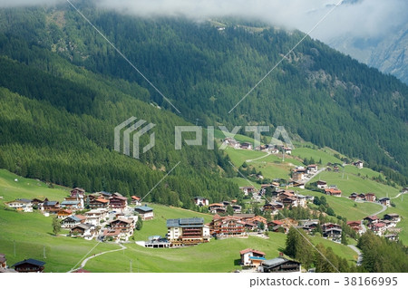 Valley 38166995