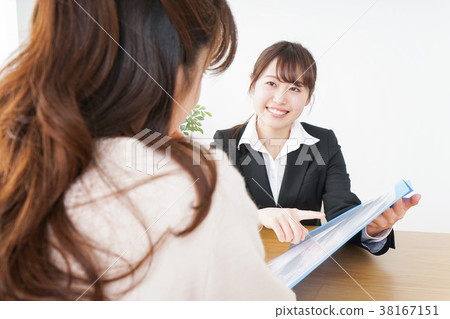 在外面做生意的女人 在外面做生意的女人 38167151