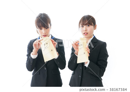 年輕的商界女強人和薪水 年輕的商界女強人和薪水 38167384