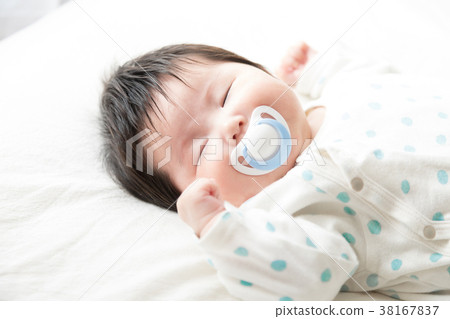 Newborn baby baby 38167837