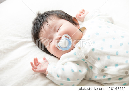 剛出生的嬰兒寶寶 38168311