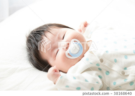 Newborn baby baby 38168640