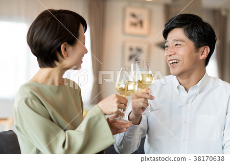 Middle's couple 38170638