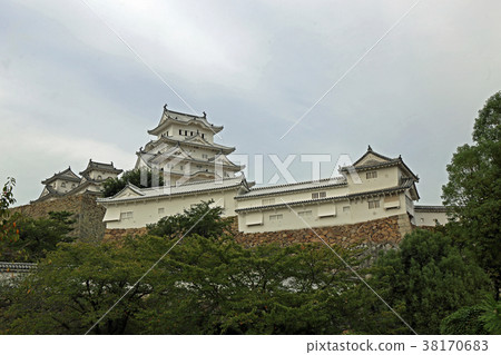 Himeji castle in late summer Himeji castle in late summer 38170683