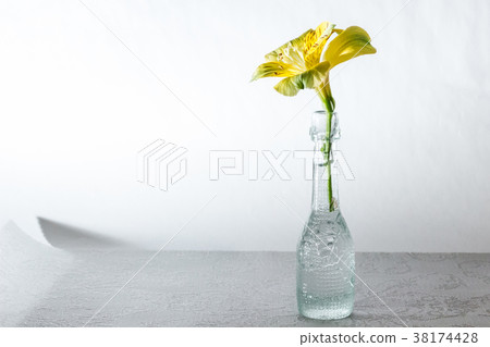 Flowers (alstroemeria) and vases. Flowers (alstroemeria) and vases. 38174428