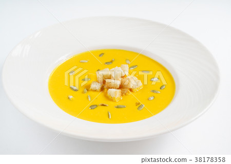 pumpkin cream soup 38178358