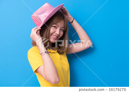 Beauty woman posing with pink hat 38179278