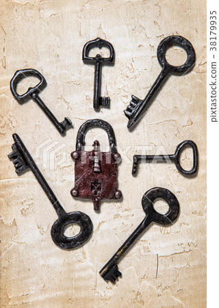 Keys, locks 38179935