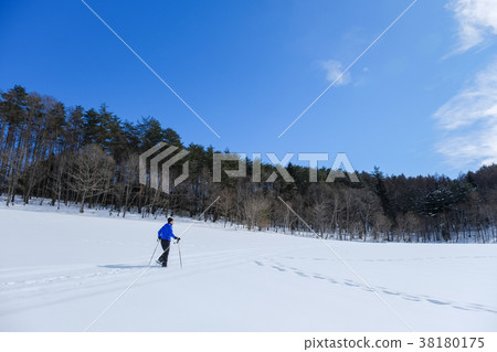 Snow Hikes 38180175