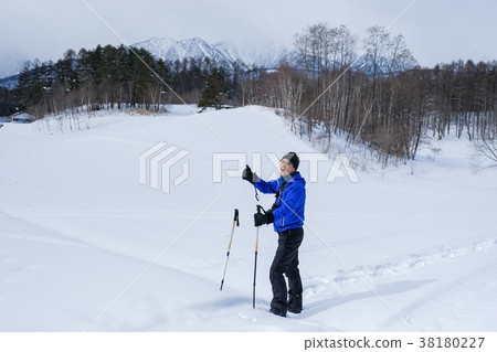 Snow Hikes 38180227