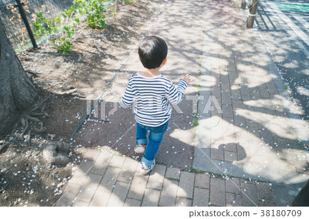 child, whelp, younger 38180709