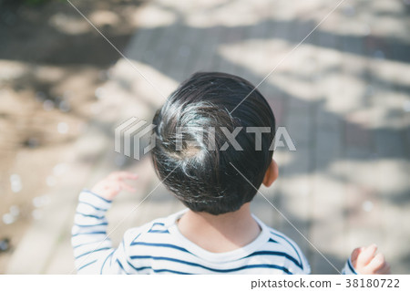 child, whelp, younger 38180722