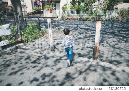 child, kid, younger 38180723