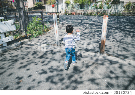 child, kid, younger 38180724