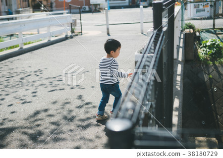 child, whelp, younger 38180729
