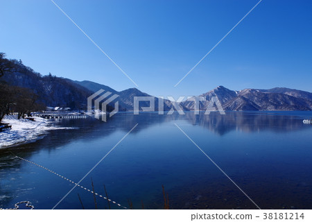 Lake Chuzenji Lake Tachiki Kannon entrance from the winter near the a shore of the east 38181214