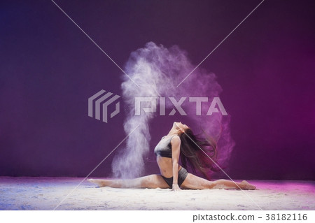 Young girl in a split view in white dust cloud Young girl in a split view in white dust cloud 38182116