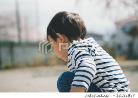 child, kid, younger 38182957