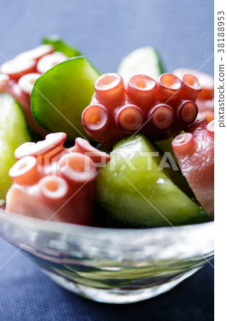 Three cups of vinegar and pepper vinegar Three cups of vinegar and pepper vinegar 38188953