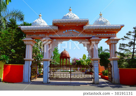 Entrance of Shree Radha Gopal mandir (ISKCON 38191131