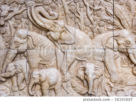 elephant family carve 38191687