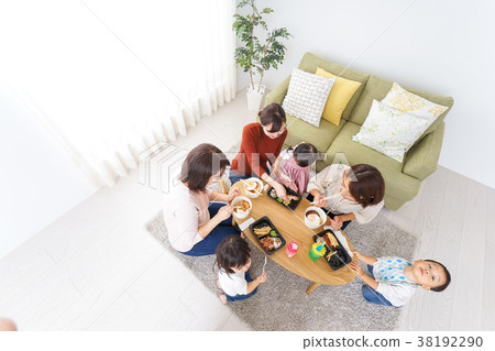 Relatives gather for lunch Relatives gather for lunch 38192290