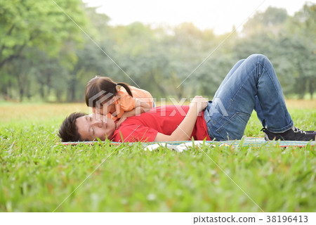 Asian kid is kissing on her father face. Asian kid is kissing on her father face. 38196413