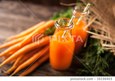 Fresh organic carrot juice 38198403
