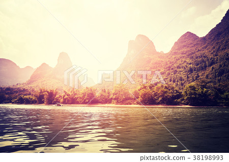 Scenic sunset over Li River. 38198993