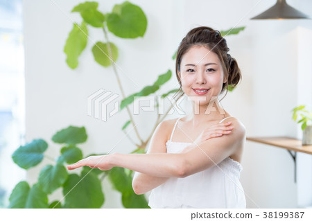 Young woman, beauty image Young woman, beauty image 38199387