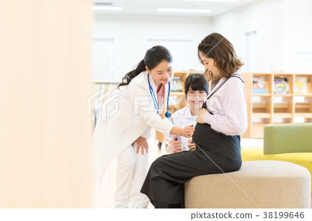 Medical staff, pregnant woman, interview Medical staff, pregnant woman, interview 38199646