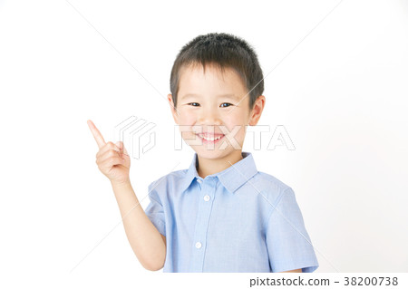 Boy's pointing fingers 38200738