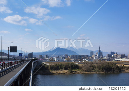Oita River Soto Ohashi and Oita cityscape 38201312