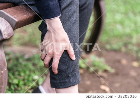 感覺自己腳的女人 38205016