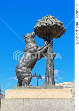 Sculpture of Bear and the Madrono tree Sculpture of Bear and the Madrono tree 38205383