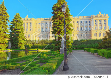 Sabatini Gardens (Jardines de Sabatini)  38205391