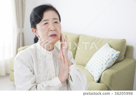 Women in their 70s 38205998