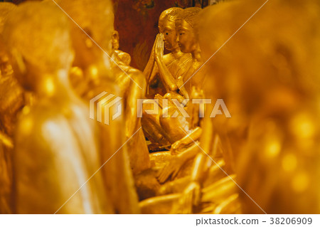 Many golden Buddha statue, The point of focus in o 38206909