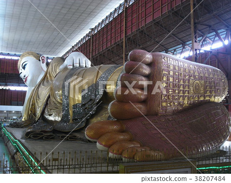 Chauttersee塔在仰光,緬甸 Chauttersee塔在仰光,緬甸 38207484