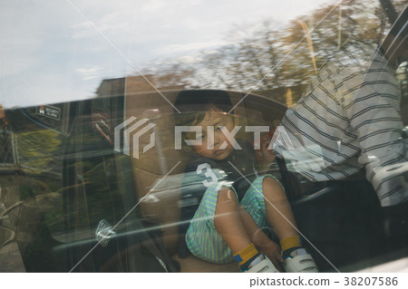 car, go out, child 38207586