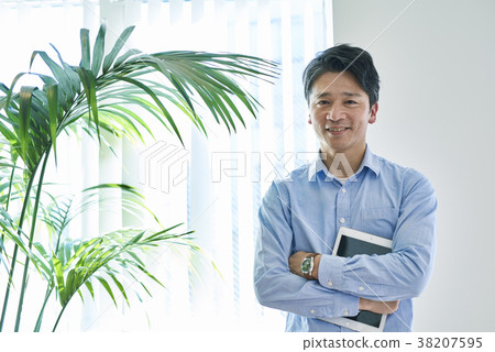 中間男性肖像 中間男性肖像 38207595