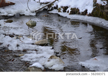 Winter creek 38208371