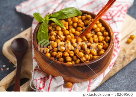 Healthy snack - baked spicy chickpeas 38209500