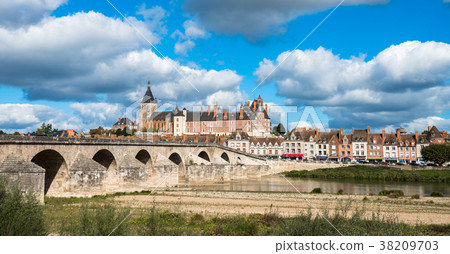 View of Gien with the castle and the old bridge 38209703