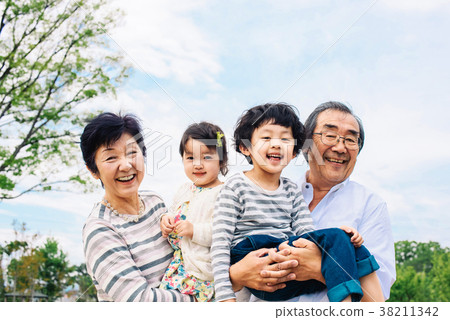 Grandchildren and grandparents 38211342